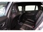 Volvo V60 T6 Recharge AWD Plus Dark - IntelliSafe Assist & Surround - 360º Camera - Harman/Kardon audio - Verwarmde voorstoelen, stuur & achterbank - Parkeersensoren voor & achter - Elektr. bedienb. voorstoelen met geheugen - Elektr. inklapbare trekhaak - 18' LMV