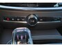 Volvo V60 T6 Recharge AWD Plus Dark - IntelliSafe Assist & Surround - 360º Camera - Harman/Kardon audio - Verwarmde voorstoelen, stuur & achterbank - Parkeersensoren voor & achter - Elektr. bedienb. voorstoelen met geheugen - Elektr. inklapbare trekhaak - 18' LMV