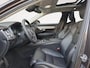 Volvo V90 2.0 T6 Plug-in hybrid AWD Ultimate Bright | Trekhaak | Panorama schuifdak | Lederen bekleding | Stoel en stuurverwarming | Elektrisch bedienbare voorstoelen met geheugen | Camera | HUD | Luchtvering |
