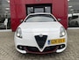 Alfa Romeo Giulietta 1.4 Turbo MultiAir Super | Xenon | Stoelverwarming | Carbon delen | Veloce bumpers Bose