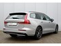 Volvo V60 T6 Plug-in hybrid AWD Plus Dark | Semi- Elektrische Trekhaak | Premium audio by Harman Kardon | Verwarmbare voor- en achterstoelen + stuurwiel | Rondomzicht camera | Verwarmbare Voorruit