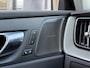 Volvo XC60 T6 Automaat Recharge Ultimate Bright, Elektrisch bedienbaar glazen panoramisch schuif-/kanteldak, Lederen bekleding met ventilatie en verwarming, Adaptieve Cruise Control met Pilot Assist, BLIS Dodehoekdetectie, 20" Lichtmetalen velgen, Luchtvering, Harman Kardon audio
