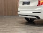 Volvo XC90 T8 AWD Recharge R-Design Long Range Luchtvering | Trekhaak | 455pk | 360° Camera | Schuifdak | Head-Up Display | Harman Kardon | Crystal White | 22 Inch | Adaptieve Cruise Control | Stoel en Stuurwielverwarming | Full LED Meesturende koplampen | Pilot Assist | BLIS Dode Hoek Detectie | Elektrische voorstoelen geheugen | R-Design Contour stoelen met wit stiksel en bies | Zitting verlenging voorstoelen | Lederen Dashboard | Gelamineerde/geluidwerende zijruiten | Keyless Drive | Parkeersensoren voor+achter | Privacy Glass | Elektrisch bedienbare achterklep | Geïntegreerd kinderzitje achterin | Geïntegreerde zongordijnen achterportieren | Verlichte instaplijsten | 7-Persoons | 4-Zone Climate Control | Draadloos telefoon opladen | DAB Radio | Apple Carplay/Android Auto | Volvo On Call met mobiele App functie | Crystal White Metallic |