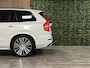 Volvo XC90 T8 AWD Recharge R-Design Long Range Luchtvering | Trekhaak | 455pk | 360° Camera | Schuifdak | Head-Up Display | Harman Kardon | Crystal White | 22 Inch | Adaptieve Cruise Control | Stoel en Stuurwielverwarming | Full LED Meesturende koplampen | Pilot Assist | BLIS Dode Hoek Detectie | Elektrische voorstoelen geheugen | R-Design Contour stoelen met wit stiksel en bies | Zitting verlenging voorstoelen | Lederen Dashboard | Gelamineerde/geluidwerende zijruiten | Keyless Drive | Parkeersensoren voor+achter | Privacy Glass | Elektrisch bedienbare achterklep | Geïntegreerd kinderzitje achterin | Geïntegreerde zongordijnen achterportieren | Verlichte instaplijsten | 7-Persoons | 4-Zone Climate Control | Draadloos telefoon opladen | DAB Radio | Apple Carplay/Android Auto | Volvo On Call met mobiele App functie | Crystal White Metallic |