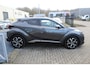 Toyota C-HR 1.8 Hybrid Achteruitrijcamera/Miracast/Bluetooth/Cruise control/DAB+/Parkeersensoren rondom/Inklapbare spiegels/Dodehoek detectie/18 Inch/Privacy glass