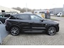 Lynk & Co 01 1.5 BLACK PACK/Panoramadak/360° Camera/Keyless/Lane assist/Adaptive cruise control/Navigatie/Apple carplay/Climate control/Stoelverwarming/Dodehoek detectie/Elektrisch sluitende achterklep/Elektrisch verstelbare stoel met geheugen/Multifunctioneel stuurwi