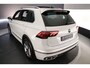 Volkswagen Tiguan R-Line Business 1.5 TSI 150pk DSG Automaat Trekhaak, LED matrix koplampen, Panoramadak, Elektrische achterklep, Navigatie, Adaptive cruise control