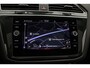Volkswagen Tiguan R-Line Business 1.5 TSI 150pk DSG Automaat Trekhaak, LED matrix koplampen, Panoramadak, Elektrische achterklep, Navigatie, Adaptive cruise control