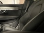 Volvo V90 B5 Ultimate Dark | Head-Up Display | Harman Kardon | Adaptieve Cruise Control | Stoelverwarming voor+achter | Stuurwielverwarming | 20 Inch | Elektrische voorstoelen | Contour stoelen met wit stiksel en bies | Zitting verlenging voorstoelen | Lederen dashboard | Full LED Meesturende koplampen | Pilot Assist | BLIS Dode Hoek Detectie | Google Infotainment | Keyless Drive | Parkeersensoren voor+achter | Privacy Glass | Elektrisch bedienbare achterklep | Geïntegreerde zongordijnen achterportieren | 4-Zone Climate Control | Alarm Klasse III | DAB Radio | Apple Carplay/Android Auto | Volvo On Call met mobiele App functie | Onyx Black Metallic |