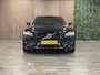 Volvo V90 B5 Ultimate Dark | Head-Up Display | Harman Kardon | Adaptieve Cruise Control | Stoelverwarming voor+achter | Stuurwielverwarming | 20 Inch | Elektrische voorstoelen | Contour stoelen met wit stiksel en bies | Zitting verlenging voorstoelen | Lederen dashboard | Full LED Meesturende koplampen | Pilot Assist | BLIS Dode Hoek Detectie | Google Infotainment | Keyless Drive | Parkeersensoren voor+achter | Privacy Glass | Elektrisch bedienbare achterklep | Geïntegreerde zongordijnen achterportieren | 4-Zone Climate Control | Alarm Klasse III | DAB Radio | Apple Carplay/Android Auto | Volvo On Call met mobiele App functie | Onyx Black Metallic |