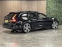 Volvo V90 B5 Ultimate Dark | Head-Up Display | Harman Kardon | Adaptieve Cruise Control | Stoelverwarming voor+achter | Stuurwielverwarming | 20 Inch | Elektrische voorstoelen | Contour stoelen met wit stiksel en bies | Zitting verlenging voorstoelen | Lederen dashboard | Full LED Meesturende koplampen | Pilot Assist | BLIS Dode Hoek Detectie | Google Infotainment | Keyless Drive | Parkeersensoren voor+achter | Privacy Glass | Elektrisch bedienbare achterklep | Geïntegreerde zongordijnen achterportieren | 4-Zone Climate Control | Alarm Klasse III | DAB Radio | Apple Carplay/Android Auto | Volvo On Call met mobiele App functie | Onyx Black Metallic |