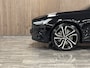 Volvo V90 B5 Ultimate Dark | Head-Up Display | Harman Kardon | Adaptieve Cruise Control | Stoelverwarming voor+achter | Stuurwielverwarming | 20 Inch | Elektrische voorstoelen | Contour stoelen met wit stiksel en bies | Zitting verlenging voorstoelen | Lederen dashboard | Full LED Meesturende koplampen | Pilot Assist | BLIS Dode Hoek Detectie | Google Infotainment | Keyless Drive | Parkeersensoren voor+achter | Privacy Glass | Elektrisch bedienbare achterklep | Geïntegreerde zongordijnen achterportieren | 4-Zone Climate Control | Alarm Klasse III | DAB Radio | Apple Carplay/Android Auto | Volvo On Call met mobiele App functie | Onyx Black Metallic |