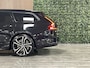 Volvo V90 B5 Ultimate Dark | Head-Up Display | Harman Kardon | Adaptieve Cruise Control | Stoelverwarming voor+achter | Stuurwielverwarming | 20 Inch | Elektrische voorstoelen | Contour stoelen met wit stiksel en bies | Zitting verlenging voorstoelen | Lederen dashboard | Full LED Meesturende koplampen | Pilot Assist | BLIS Dode Hoek Detectie | Google Infotainment | Keyless Drive | Parkeersensoren voor+achter | Privacy Glass | Elektrisch bedienbare achterklep | Geïntegreerde zongordijnen achterportieren | 4-Zone Climate Control | Alarm Klasse III | DAB Radio | Apple Carplay/Android Auto | Volvo On Call met mobiele App functie | Onyx Black Metallic |