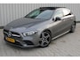 Mercedes-Benz A-klasse 200 Business Solution AMG Night Upgrade 164pk | Incl. 12 maanden garantie | Night pakket | Panoramadak | AMG pakket | Virtual cockpit | Stoelverwarming | Lane assist | Zwarte hemel | Navigatie | LED verlichting | Achteruitrijcamera