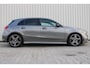 Mercedes-Benz A-klasse 200 Business Solution AMG Night Upgrade 164pk | Incl. 12 maanden garantie | Night pakket | Panoramadak | AMG pakket | Virtual cockpit | Stoelverwarming | Lane assist | Zwarte hemel | Navigatie | LED verlichting | Achteruitrijcamera