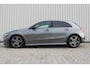 Mercedes-Benz A-klasse 200 Business Solution AMG Night Upgrade 164pk | Incl. 12 maanden garantie | Night pakket | Panoramadak | AMG pakket | Virtual cockpit | Stoelverwarming | Lane assist | Zwarte hemel | Navigatie | LED verlichting | Achteruitrijcamera