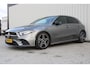 Mercedes-Benz A-klasse 200 Business Solution AMG Night Upgrade 164pk | Incl. 12 maanden garantie | Night pakket | Panoramadak | AMG pakket | Virtual cockpit | Stoelverwarming | Lane assist | Zwarte hemel | Navigatie | LED verlichting | Achteruitrijcamera
