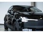 Volvo EX30 Cross Country Twin Motor Performance Ultra 69 kWh | 360º Parkeercamera | Panorama Dak | 22KW Boordlader | Elektrisch Verstelbare Voorstoelen | Audio by Harman Kardon | Keyless Entry | Extra Getint Glas Achter