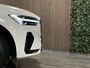 Volvo XC60 T6 AWD Recharge Plus Dark Long Range | Adaptieve Cruise Control | Stoel en Stuurwielverwarming | Parkeercamera | Pilot Assist | Bestuurdersstoel elektrisch geheugen | Contour Stoelen | Zitting verlenging voorstoelen | Schuifdak | Google Infotainment | 19 Inch | Keyless Drive | Parkeersensoren voor+achter | Elektrisch bedienbare achterklep | DAB Radio | Apple Carplay/Android Auto | Draadloos telefoon opladen | Volvo On Call met mobiele App functie |