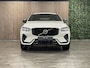 Volvo XC60 T6 AWD Recharge Plus Dark Long Range | Adaptieve Cruise Control | Stoel en Stuurwielverwarming | Parkeercamera | Pilot Assist | Bestuurdersstoel elektrisch geheugen | Contour Stoelen | Zitting verlenging voorstoelen | Schuifdak | Google Infotainment | 19 Inch | Keyless Drive | Parkeersensoren voor+achter | Elektrisch bedienbare achterklep | DAB Radio | Apple Carplay/Android Auto | Draadloos telefoon opladen | Volvo On Call met mobiele App functie |