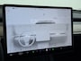 Tesla Model Y RWD LFP-Accu SOH 95% Warmtepomp Camera's Panoramadak Adap.Cruise Navi Autopilot Stoel+Stuur+Achterbank Verwarming Elek.Achterklep Dodehoek detector Draadloze telefoonlader Origineel Nederlandse Auto 1.600kg trekvermogen Tot 12-2032 Garantie op motor en Accu
