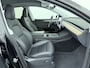 Tesla Model Y RWD LFP-Accu SOH 95% Warmtepomp Camera's Panoramadak Adap.Cruise Navi Autopilot Stoel+Stuur+Achterbank Verwarming Elek.Achterklep Dodehoek detector Draadloze telefoonlader Origineel Nederlandse Auto 1.600kg trekvermogen Tot 12-2032 Garantie op motor en Accu