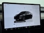 Tesla Model Y RWD LFP-Accu SOH 95% Warmtepomp Camera's Panoramadak Adap.Cruise Navi Autopilot Stoel+Stuur+Achterbank Verwarming Elek.Achterklep Dodehoek detector Draadloze telefoonlader Origineel Nederlandse Auto 1.600kg trekvermogen Tot 12-2032 Garantie op motor en Accu