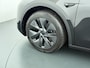 Tesla Model Y RWD LFP-Accu SOH 95% Warmtepomp Camera's Panoramadak Adap.Cruise Navi Autopilot Stoel+Stuur+Achterbank Verwarming Elek.Achterklep Dodehoek detector Draadloze telefoonlader Origineel Nederlandse Auto 1.600kg trekvermogen Tot 12-2032 Garantie op motor en Accu
