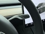 Tesla Model Y RWD LFP-Accu SOH 95% Warmtepomp Camera's Panoramadak Adap.Cruise Navi Autopilot Stoel+Stuur+Achterbank Verwarming Elek.Achterklep Dodehoek detector Draadloze telefoonlader Origineel Nederlandse Auto 1.600kg trekvermogen Tot 12-2032 Garantie op motor en Accu
