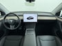 Tesla Model Y RWD LFP-Accu SOH 95% Warmtepomp Camera's Panoramadak Adap.Cruise Navi Autopilot Stoel+Stuur+Achterbank Verwarming Elek.Achterklep Dodehoek detector Draadloze telefoonlader Origineel Nederlandse Auto 1.600kg trekvermogen Tot 12-2032 Garantie op motor en Accu