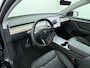 Tesla Model Y RWD LFP-Accu SOH 95% Warmtepomp Camera's Panoramadak Adap.Cruise Navi Autopilot Stoel+Stuur+Achterbank Verwarming Elek.Achterklep Dodehoek detector Draadloze telefoonlader Origineel Nederlandse Auto 1.600kg trekvermogen Tot 12-2032 Garantie op motor en Accu