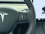 Tesla Model Y RWD LFP-Accu SOH 95% Warmtepomp Camera's Panoramadak Adap.Cruise Navi Autopilot Stoel+Stuur+Achterbank Verwarming Elek.Achterklep Dodehoek detector Draadloze telefoonlader Origineel Nederlandse Auto 1.600kg trekvermogen Tot 12-2032 Garantie op motor en Accu