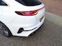 Kia ProCeed 1.5 T-GDi GT-PlusLine AUTOMAAT PANORAMADAK | NAVIGATIE | SFEERVERLICHTING | STOEL/STUUR VERWARMING | DAB | ACHTERUIT RIJ CAMERA | LED PAKKET | APPLE CARPLAY | JBL GELUID INSTALATIE |