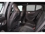Volvo EX40 Performance Ultra Black Edition 82 kWh - Panorama/schuifdak - IntelliSafe Assist & Surround - 360º Camera - Harman/Kardon audio - Verwarmde voorstoelen, stuur & achterbank - Parkeersensoren voor & achter - Elektr. bedienb. voorstoelen met geheugen links - Draadloze tel. lader - Warmtepomp - Extra getint glas - 20' LMV