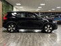 Volvo XC40 T4 Recharge Inscription | MY23 | All Season banden | Stoel en Stuurwielverwarming | Parkeercamera | Keyless Drive | Parkeersensoren voor+achter | 18 Inch | Cruise Control | Elektrisch bedienbare achterklep | Zitting velrenging voorstoelen | Climate Control L+R | DAB Radio | Apple Carplay/Android Auto | Draadloos telefoon opladen | Volvo On Call met mobiele App functie |