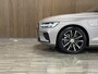 Volvo V60 T6 AWD Recharge Plus Dark Aurora Silver | Trekhaak | All Season banden | 360° Camera | Harman Kardon | Adaptieve Cruise Control | Stoelverwarming voor+achter | Stuurwielverwarming | Pilot Assist | BLIS Dode Hoek Detectie | Elektrische voorstoelen geheugen | Contour Stoelen | Zitting verlenging voorstoelen | 18 Inch | Google Infotainement | Keyless Drive | Parkeersensoren voor+achter | Elektrisch bedienbare achterklep | DAB Radio | Apple Carplay/Android Auto | Volvo On Call met mobiele App functie | Aurora Silver Metallic |