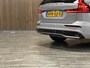 Volvo V60 T6 AWD Recharge Plus Dark Aurora Silver | Trekhaak | All Season banden | 360° Camera | Harman Kardon | Adaptieve Cruise Control | Stoelverwarming voor+achter | Stuurwielverwarming | Pilot Assist | BLIS Dode Hoek Detectie | Elektrische voorstoelen geheugen | Contour Stoelen | Zitting verlenging voorstoelen | 18 Inch | Google Infotainement | Keyless Drive | Parkeersensoren voor+achter | Elektrisch bedienbare achterklep | DAB Radio | Apple Carplay/Android Auto | Volvo On Call met mobiele App functie | Aurora Silver Metallic |