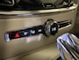 Volvo V60 T8 AWD Recharge Ultimate Ultra Dark | Full Option! | Bowers & Wilkins | Trekhaak | Stoelventilatie | 455pk | 360° Camera | Head-Up Display | Stoelmassage | Schuifdak | Adaptieve Cruise Control | Stoelverwarming voor+achter | Stuurwielverwarming | Full LED Meesturende koplampen | Pilot Assist | BLIS Dode Hoek Detectie | Gelamineerde/geluidwerende zijruiten | Elektrische voorstoelen geheugen | Nappa Lederen bekleding | Zitting verlenging voorstoelen | Lederen Dashboard | 19 Inch | Google Infotainment | Keyless Drive | Parkeersensoren voor+achter | Privacy Glass | Elektrisch bedienbare achterklep | Black Pack logo's voor en achter zwart | DAB Radio | Apple Carplay/Android Auto | Alarm Klasse III | Volvo On Call met mobiele App functie | Onyx Black Metallic |