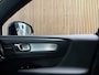 Volvo XC40 2.0 B4 Plus Dark Trekhaak | Harman Kardon | Bestuurdersstoel elektrisch geheugen | Stoel en Stuurwielverwarming | Adaptieve Cruise Control | Pilot Assist | BLIS Dode Hoek Detectie | Parkeercamera | Zitting verlenging voorstoelen | Passagiersstoel elektrisch | 18 Inch | Google Infotainment | Keyless Drive | Parkeersensroen voor+achter | Voorruitverwarming | Elektrisch bedienbare achterklep | DAB Radio | Apple Carplay/Android Auto | Draadloos telefoon opladen | Volvo On Call met mobiele App functie | Silver Dawn Metallic |