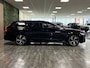 Volvo V90 T6 AWD Recharge R-Design Schuifdak | Head-Up Display | Adaptieve Cruise Control | Standkachel met Volvo On Call App | Stoelverwarming voor+achter | Stuurwielverwarming | Full LED Meesturende koplampen | Pilot Assist | Parkeercamera | 19 Inch | Elektrische voorstoelen geheugen | Lederen bekleding | Zitting verlenging voorstoelen | Keyless Drive | Parkeersensoren voor+achter | Privacy Glass | Elektrisch bedienbare achterklep | Geïntegreerde zongordijnen achterportieren | Verlichte instaplijsten | Alarm Klasse III | DAB Radio | Apple Carplay/Android Auto | Onyx Black Metallic |