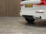 Volvo XC60 2.0 T6 Plug-in hybrid AWD Plus Dark Trekhaak | 360° Camera | All Season banden | Crystal White | Adaptieve Cruise Control | Stoelverwarming voor+achter | Stuurwielverwarming | Pilot Assist | BLIS Dode Hoek Detectie | Elektrische voorstoelen geheugen | Lederen bekleding | Zitting verlenging voorstoelen | Schuifdak | 19 Inch | Google Infotainment | Keyless Drive | Parkeersensoren voor+achter | Elektrisch bedienbare achterklep | DAB Radio | Apple Carplay/Android Auto | Draadloos telefoon opladen | Volvo On Call met mobiele App functie | Crystal White Metallic |