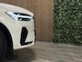 Volvo XC60 2.0 T6 Plug-in hybrid AWD Plus Dark Trekhaak | 360° Camera | All Season banden | Crystal White | Adaptieve Cruise Control | Stoelverwarming voor+achter | Stuurwielverwarming | Pilot Assist | BLIS Dode Hoek Detectie | Elektrische voorstoelen geheugen | Lederen bekleding | Zitting verlenging voorstoelen | Schuifdak | 19 Inch | Google Infotainment | Keyless Drive | Parkeersensoren voor+achter | Elektrisch bedienbare achterklep | DAB Radio | Apple Carplay/Android Auto | Draadloos telefoon opladen | Volvo On Call met mobiele App functie | Crystal White Metallic |