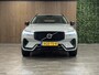 Volvo XC60 2.0 T6 Plug-in hybrid AWD Plus Dark Trekhaak | 360° Camera | All Season banden | Adaptieve Cruise Control | Stoelverwarming voor+achter | Stuurwielverwarming | Pilot Assist | BLIS Dode Hoek Detectie | Elektrische voorstoelen geheugen | Lederen bekleding | Zitting verlenging voorstoelen | Schuifdak | 19 Inch | Google Infotainment | Keyless Drive | Parkeersensoren voor+achter | Elektrisch bedienbare achterklep | DAB Radio | Apple Carplay/Android Auto | Draadloos telefoon opladen | Volvo On Call met mobiele App functie | Vapour Grey Metallic |