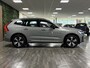 Volvo XC60 2.0 T6 Plug-in hybrid AWD Plus Dark Trekhaak | 360° Camera | All Season banden | Adaptieve Cruise Control | Stoelverwarming voor+achter | Stuurwielverwarming | Pilot Assist | BLIS Dode Hoek Detectie | Elektrische voorstoelen geheugen | Lederen bekleding | Zitting verlenging voorstoelen | Schuifdak | 19 Inch | Google Infotainment | Keyless Drive | Parkeersensoren voor+achter | Elektrisch bedienbare achterklep | DAB Radio | Apple Carplay/Android Auto | Draadloos telefoon opladen | Volvo On Call met mobiele App functie | Vapour Grey Metallic |