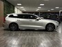 Volvo V60 T6 AWD Recharge Inscription Trekhaak | 360° Camera | Harman Kardon | Adaptieve Cruise Control | Standkachel met Volvo On Call App | Stoelverwarming voor+achter | Stuurwielverwarming | Full LED Meesturende koplampen | Pilot Assist | BLIS Dode Hoek Detectie | Elektrische voorstoelen geheugen | Lederen bekleding | Zitting verlenging voorstoelen | Gelamineerde/geluidwerende zijruiten | 18 Inch | Keyless Drive | Parkeersensoren voor+achter | Privacy Glass | Elektrisch bedienbare achterklep | DAB Radio | Apple Carplay/Android Auto | Bright Silver Metallic |