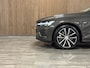 Volvo V60 2.0 T6 Plug-in hybrid AWD Essential Bright Trekhaak | All Season banden | Lederen bekleding | Adaptieve Cruise Control | Stoelverwarming voor+achter | Stuurwielverwarming | Parkeercamera | 350pk | Pilot Assist | BLIS Dode Hoek Detectie | 18 Inch | Google Infotainment | DAB Radio | Apple Carplay/Android Auto | Parkeersensoren voor+achter | Automatisch dimmende binnen en buitenspiegels | Elektrisch verstelbare lendesteunen | Volvo On Call met mobiele App functie | Platinum Grey Metallic |