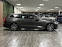 Volvo V60 2.0 T6 Plug-in hybrid AWD Essential Bright Trekhaak | All Season banden | Lederen bekleding | Adaptieve Cruise Control | Stoelverwarming voor+achter | Stuurwielverwarming | Parkeercamera | 350pk | Pilot Assist | BLIS Dode Hoek Detectie | 18 Inch | Google Infotainment | DAB Radio | Apple Carplay/Android Auto | Parkeersensoren voor+achter | Automatisch dimmende binnen en buitenspiegels | Elektrisch verstelbare lendesteunen | Volvo On Call met mobiele App functie | Platinum Grey Metallic |