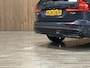 Volvo V60 2.0 T6 AWD Recharge Plus Dark | Trekhaak | 360° Camera | Harman Kardon | Adaptieve Cruise Control | Stoelverwarming voor+achter | Stuurwielverwarming | Pilot Assist | BLIS Dode Hoek Detectie | Elektrische voorstoelen geheugen | Contour stoelen | Zitting verlenging voorstoelen | 18 Inch | Google Infotainment | Keyless Drive | Parkeersensoren voor+achter | Elektrisch bedienbare achterklep | DAB Radio | Apple Carplay/Android Auto | Volvo On Call met mobiele App functie | Denim Blue Metallic