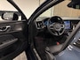 Volvo V60 2.0 T6 AWD Recharge Plus Dark | Trekhaak | 360° Camera | Harman Kardon | Adaptieve Cruise Control | Stoelverwarming voor+achter | Stuurwielverwarming | Pilot Assist | BLIS Dode Hoek Detectie | Elektrische voorstoelen geheugen | Contour stoelen | Zitting verlenging voorstoelen | 18 Inch | Google Infotainment | Keyless Drive | Parkeersensoren voor+achter | Elektrisch bedienbare achterklep | DAB Radio | Apple Carplay/Android Auto | Volvo On Call met mobiele App functie | Denim Blue Metallic