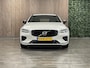 Volvo V60 2.0 T6 Plug-in hybrid AWD Plus Dark | Trekhaak | 455pk | Adaptieve Cruise Control | Stoel en Stuurwielverwarming | Parkeercamera | Full LED Meesturende koplampen | Pilot Assist | BLIS Dode Hoek Detectie | Elektrische voorstoelen geheugen | Leder Alcantara R-Design Contour stoelen wit stiksel met bies | Zitting verlenging voorstoelen | Lederen dashboard | 20 Inch | Keyless Drive | Parkeersensoren voor+achter | Elektrisch bedienbare achterklep | Geïntegreerde zongordijnen achterportieren | Verlichte instaplijsten | 7-Persoons | 4-Zone Climate Control | DAB Radio | Apple Carplay/Android Auto | Volvo On Call met mobiele App functie | Onyx Black Metallic |